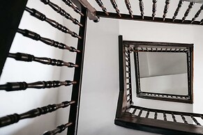 Square Apartment - LoftAffair