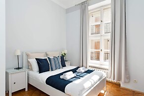 Square Apartment - LoftAffair