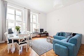 Square Apartment - LoftAffair