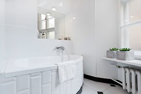 Square Apartment - LoftAffair