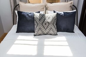 Square Apartment - LoftAffair