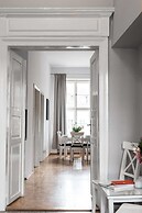 Square Apartment - LoftAffair