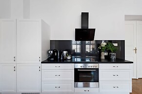 Square Apartment - LoftAffair