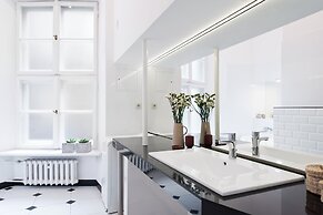 Square Apartment - LoftAffair