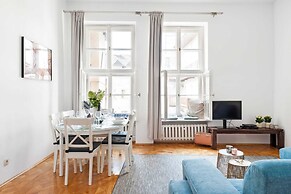 Square Apartment - LoftAffair