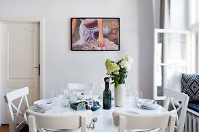 Square Apartment - LoftAffair