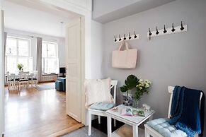 Square Apartment - LoftAffair