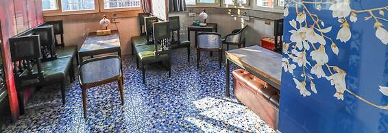 Only Cafe and Backpacker