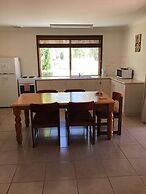 Travellers Rest Motel