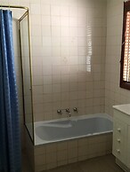 Travellers Rest Motel