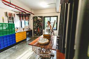 Post Factory Bed & Breakfast Sathorn Hostel - Adults Only