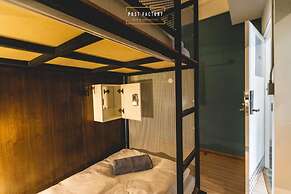 Post Factory Bed & Breakfast Sathorn Hostel - Adults Only