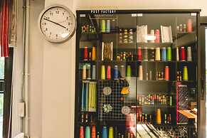Post Factory Bed & Breakfast Sathorn Hostel - Adults Only