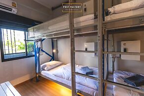 Post Factory Bed & Breakfast Sathorn Hostel - Adults Only