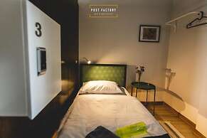 Post Factory Bed & Breakfast Sathorn Hostel - Adults Only