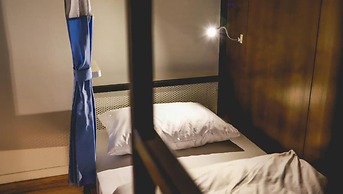 Post Factory Bed & Breakfast Sathorn Hostel - Adults Only