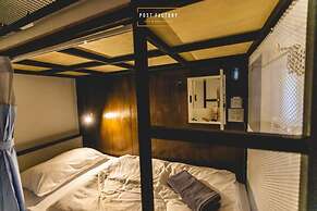 Post Factory Bed & Breakfast Sathorn Hostel - Adults Only