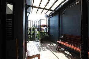 Post Factory Bed & Breakfast Sathorn Hostel - Adults Only