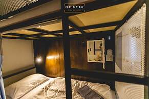 Post Factory Bed & Breakfast Sathorn Hostel - Adults Only