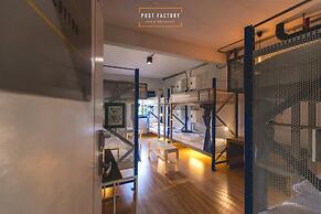 Post Factory Bed & Breakfast Sathorn Hostel - Adults Only
