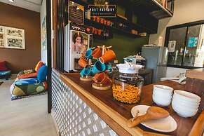 Post Factory Bed & Breakfast Sathorn Hostel - Adults Only