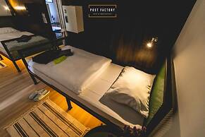 Post Factory Bed & Breakfast Sathorn Hostel - Adults Only