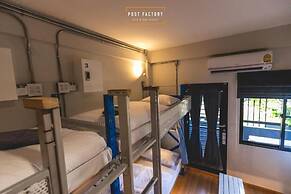 Post Factory Bed & Breakfast Sathorn Hostel - Adults Only