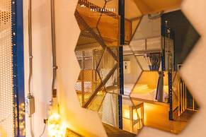 Post Factory Bed & Breakfast Sathorn Hostel - Adults Only