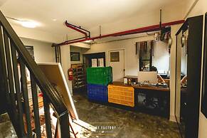 Post Factory Bed & Breakfast Sathorn Hostel - Adults Only