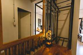 Post Factory Bed & Breakfast Sathorn Hostel - Adults Only