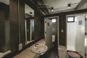 Post Factory Bed & Breakfast Sathorn Hostel - Adults Only