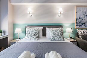 Athenian Downtown Studios by Livin Urbban