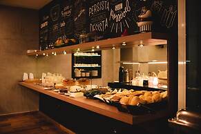 Geneviee Palace Hotel