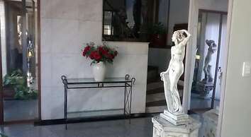 Geneviee Palace Hotel