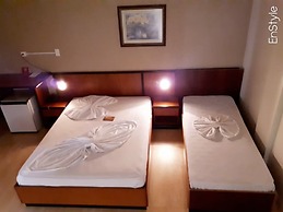 Geneviee Palace Hotel