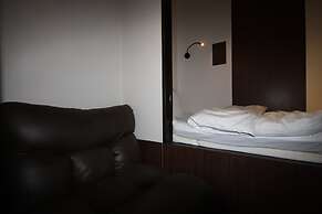 Hotel Cabin Style – Caters to Men