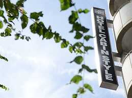 Hotel Cabin Style – Caters to Men