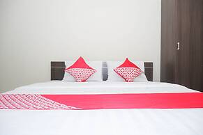 OYO 1217 Candi Residence