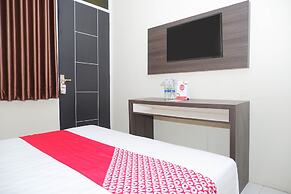 OYO 1217 Candi Residence