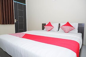 OYO 1217 Candi Residence