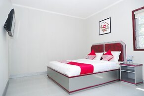 OYO 1284 Executive Residence