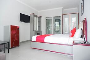 OYO 1284 Executive Residence