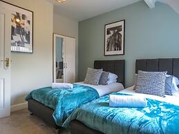 Tudors eSuites Birmingham Townhouse for Contractors