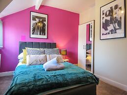 Tudors eSuites Birmingham Townhouse for Contractors