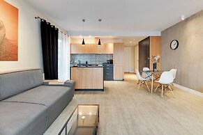 Waterlane Riverside SPA, Pool & Gym by Downtown Apartments