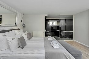 Waterlane Riverside SPA, Pool & Gym by Downtown Apartments