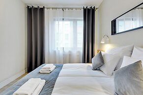 Waterlane Riverside SPA, Pool & Gym by Downtown Apartments