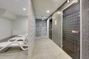 Waterlane Riverside SPA, Pool & Gym by Downtown Apartments