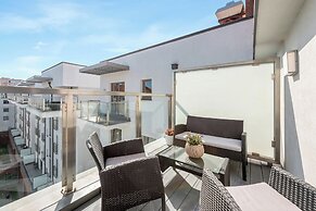 Waterlane Riverside SPA, Pool & Gym by Downtown Apartments