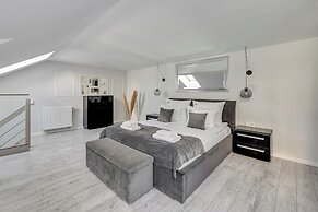 Waterlane Riverside SPA, Pool & Gym by Downtown Apartments